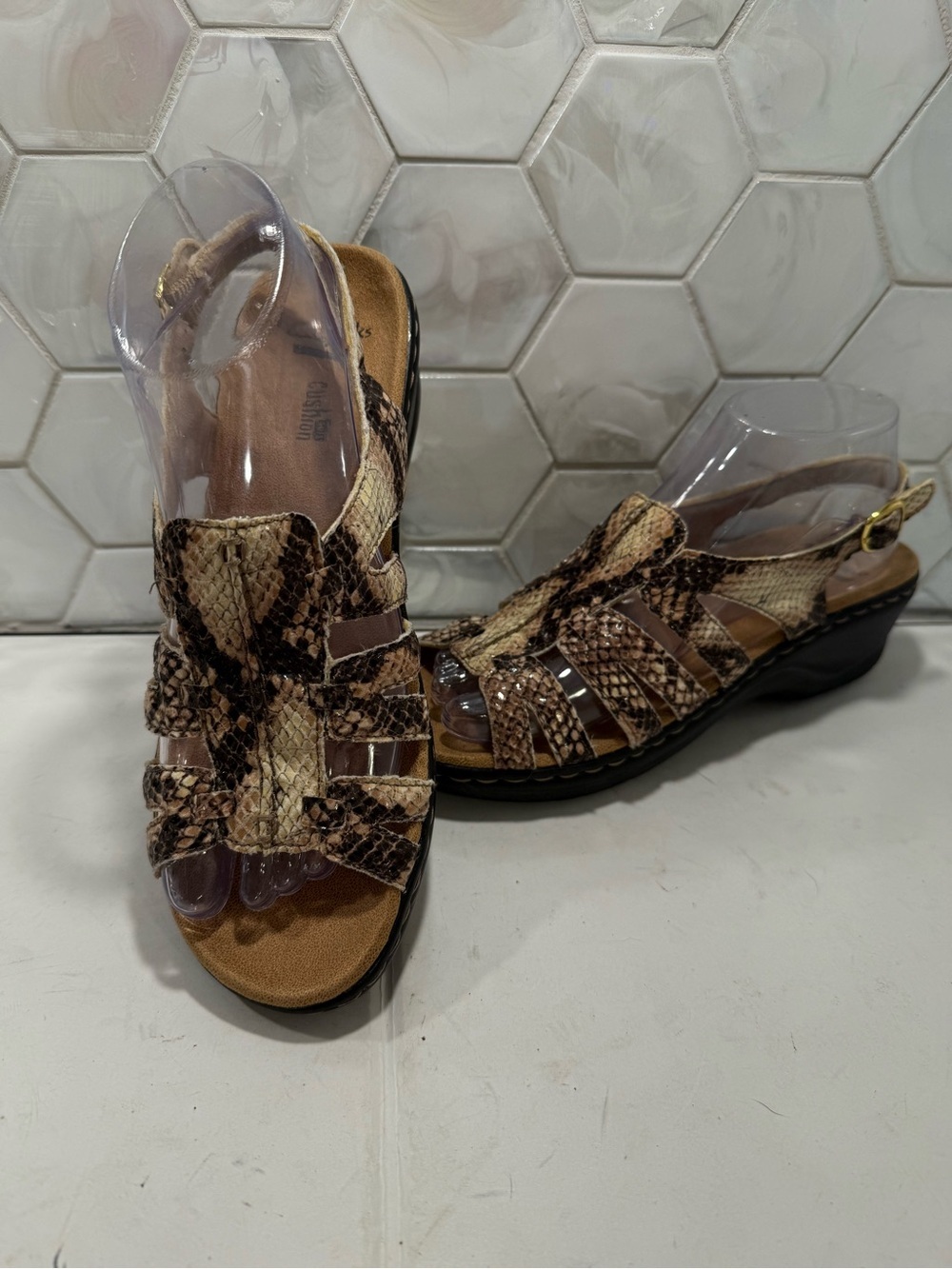 Clark Lexi Marigold Strappy Sandal Sz 8.5 Beige Brown Snake Print Comfort